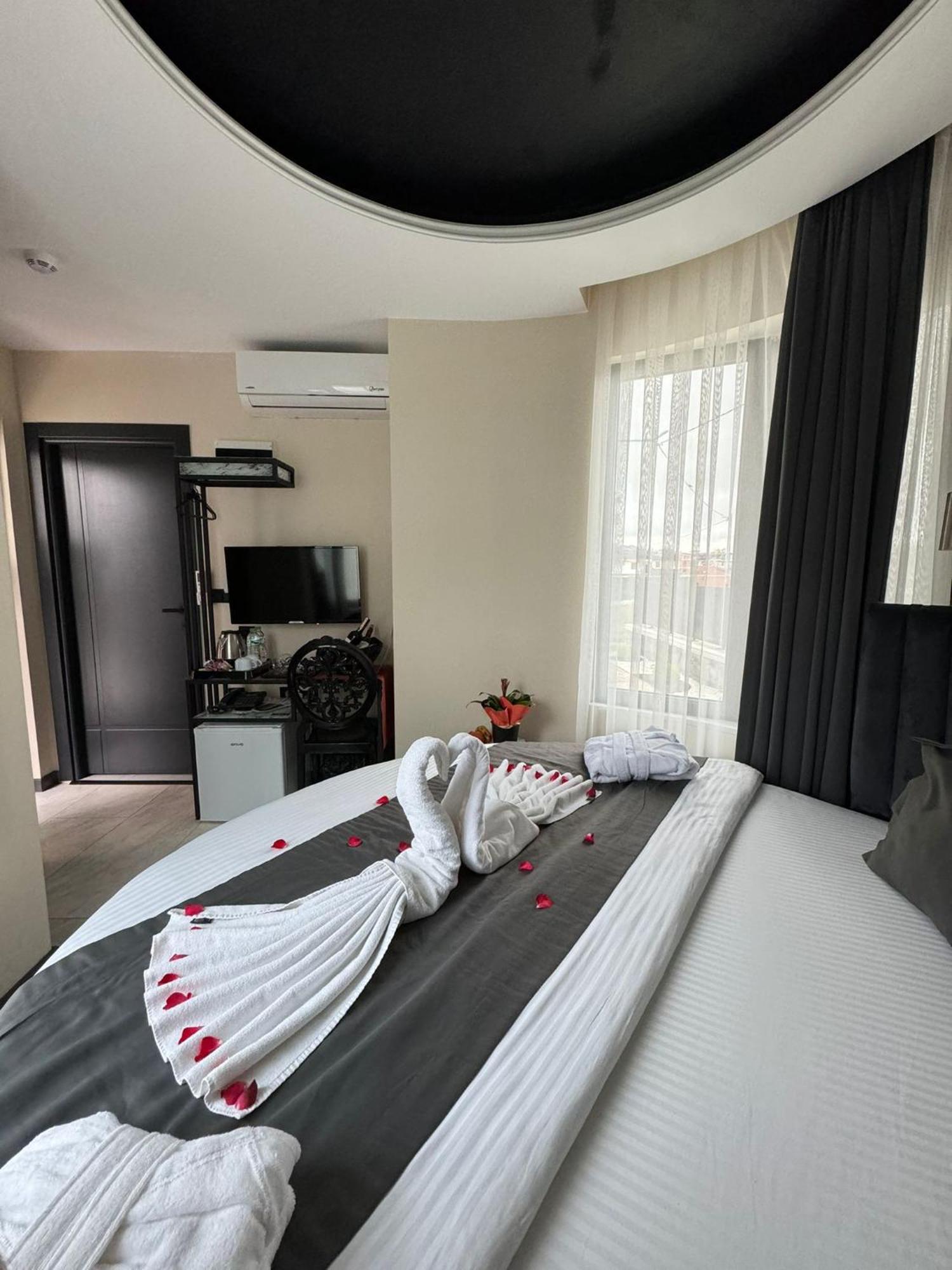 The Queen Airport Hotel-Round Trip Airport Service Arnavutkoy Exterior foto