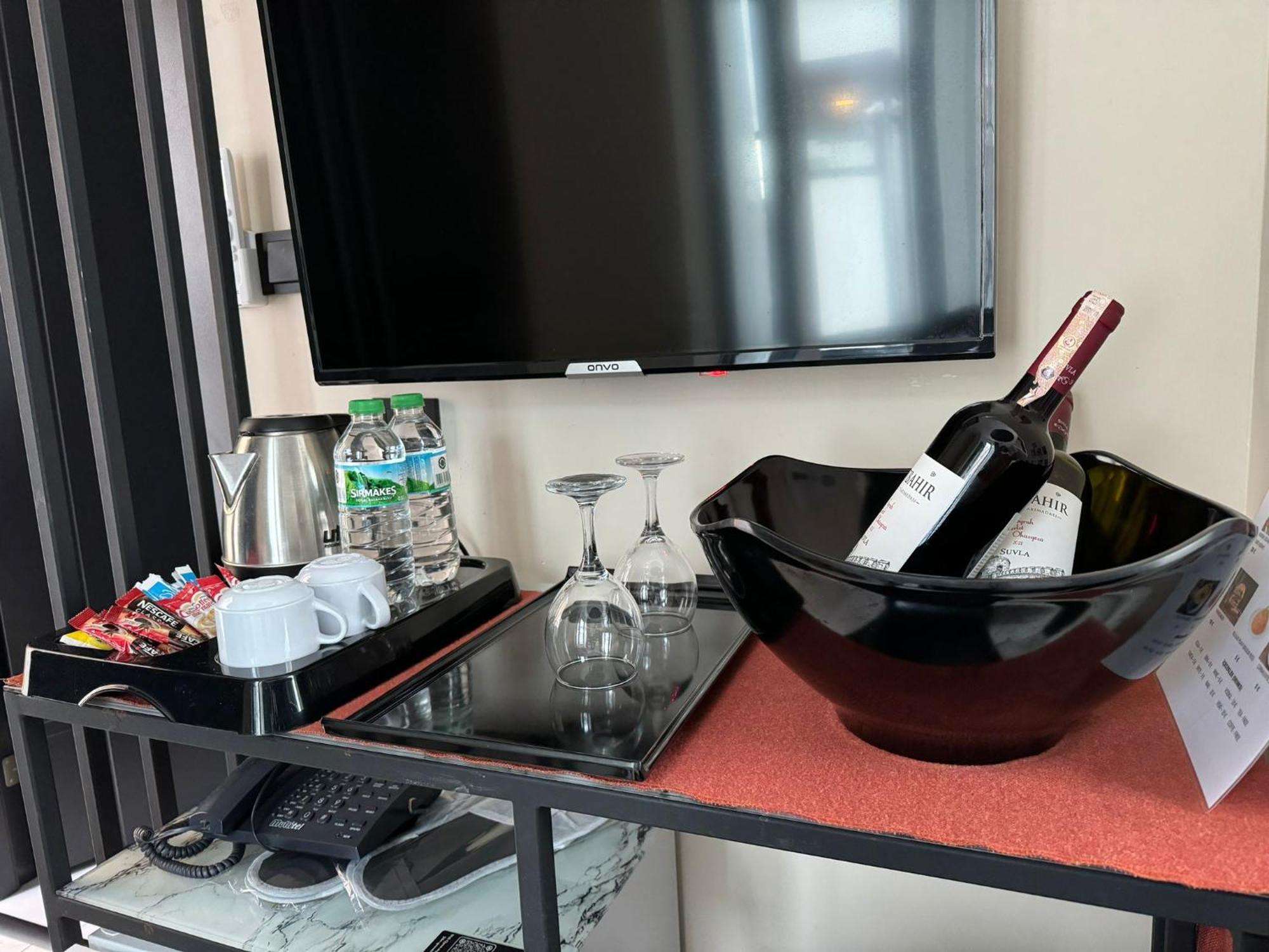 The Queen Airport Hotel-Round Trip Airport Service Arnavutkoy Exterior foto