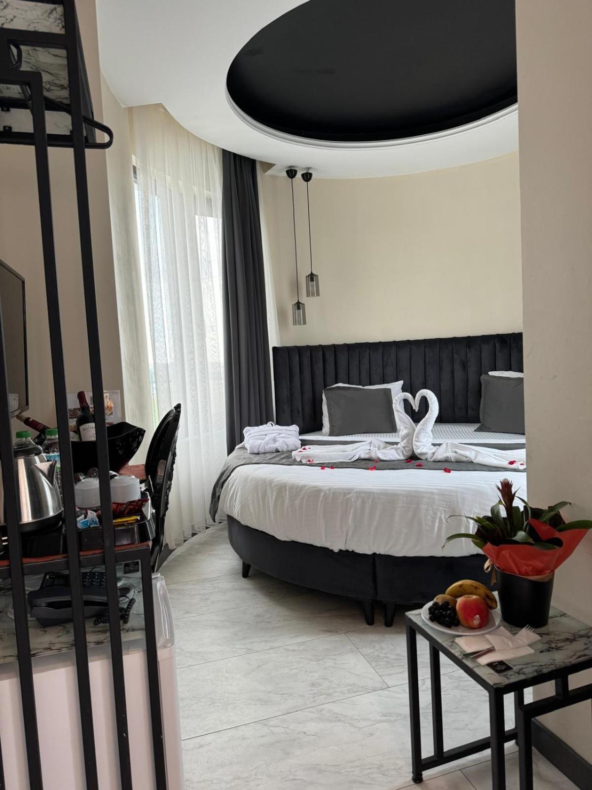 The Queen Airport Hotel-Round Trip Airport Service Arnavutkoy Exterior foto